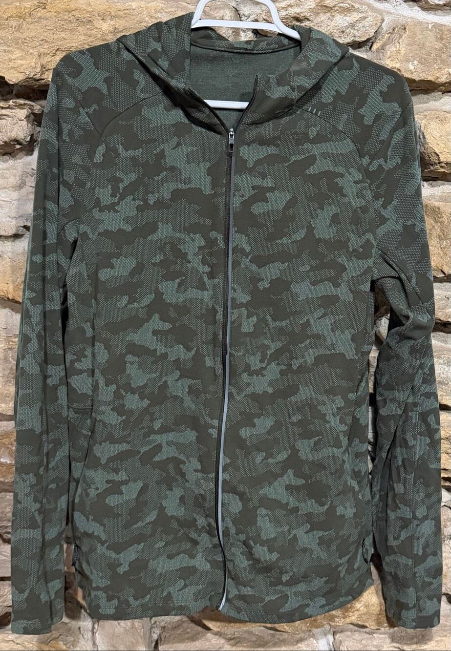 Men’s Lululemon Green Camo Surge Warm Full Zip Jacquard Size Large